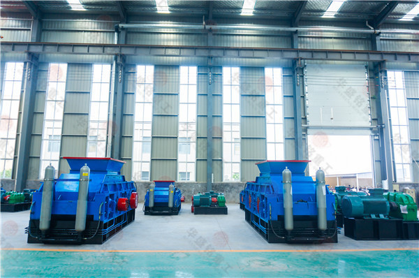 時(shí)產(chǎn)200噸對(duì)輥制沙機(jī)多少錢一臺(tái)